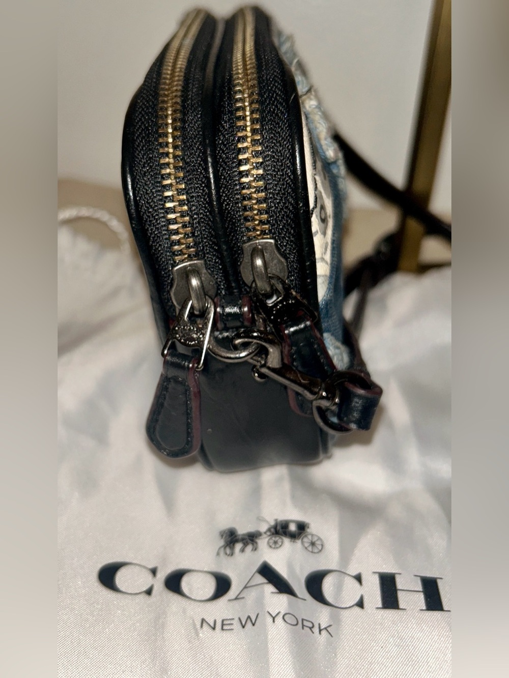 Coach Canyon Quilt Denim
Patchwork Crossbody Clutch/Crossbody bag - Picture 11 of 15